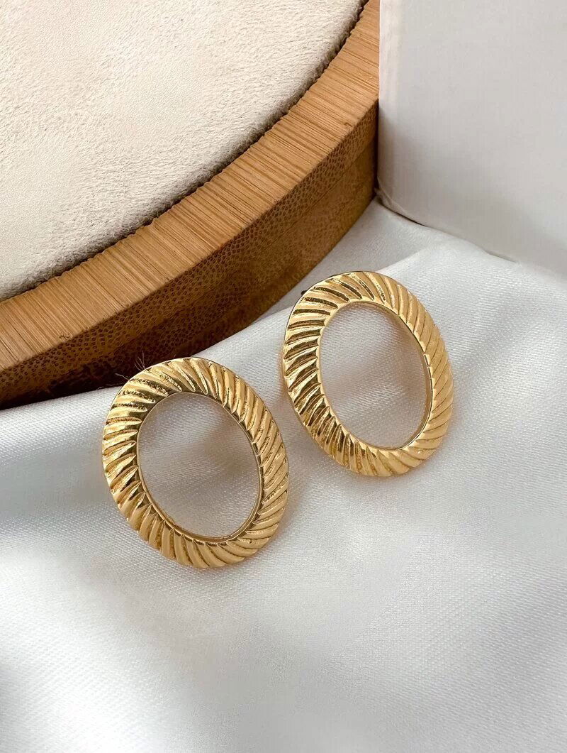 Brinco Folheado a Ouro 18k Argola Oval Trabalhada