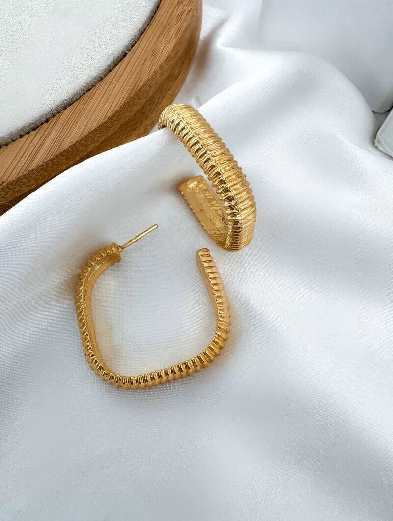 Brinco Folheado a Ouro 18k Argola Quadrada Texturizada