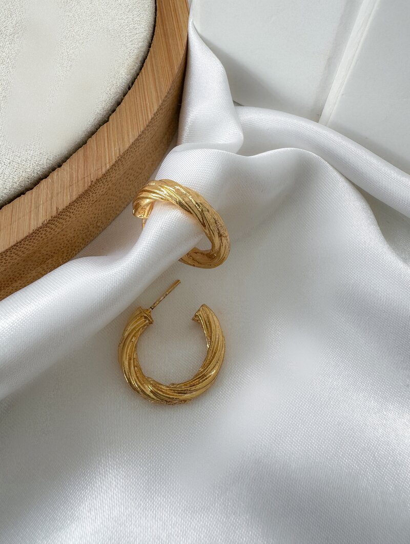 Brinco Folheado a Ouro 18k Argola Torcida