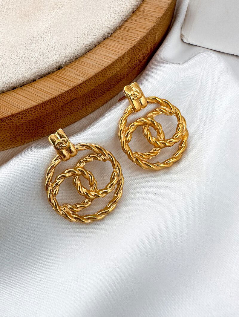 Brinco Folheado a Ouro 18k Argola Trançada Inspiração Joalheria