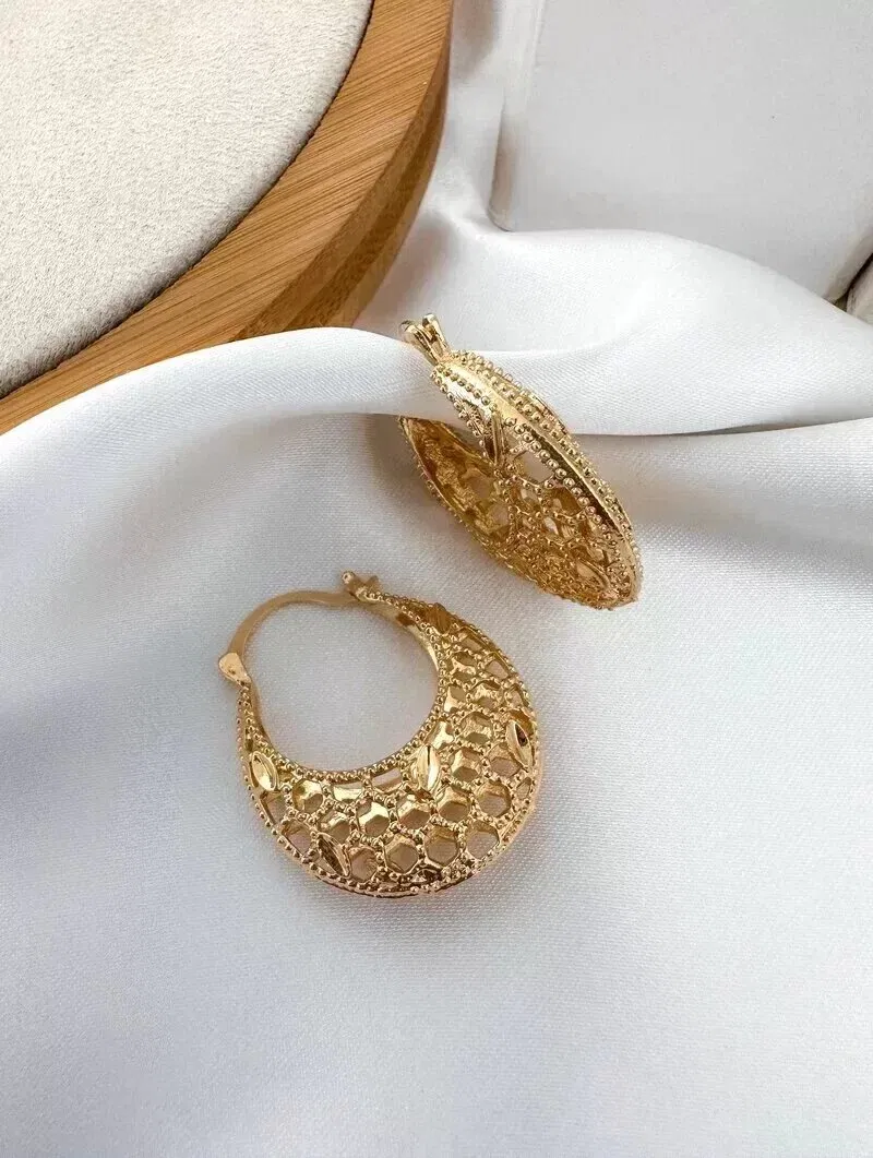 Brinco Folheado a Ouro 18k Argola Vazada com Fecho