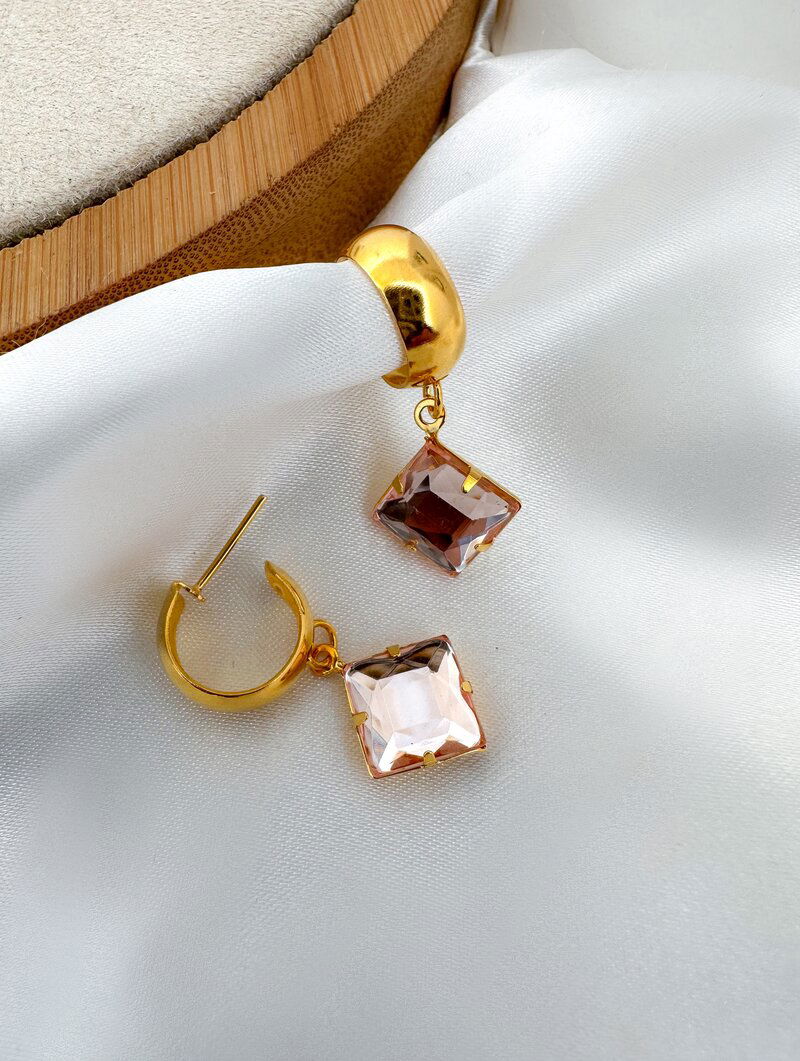 Brinco Folheado a Ouro 18k Argolinha com Quadrado de Zircônia