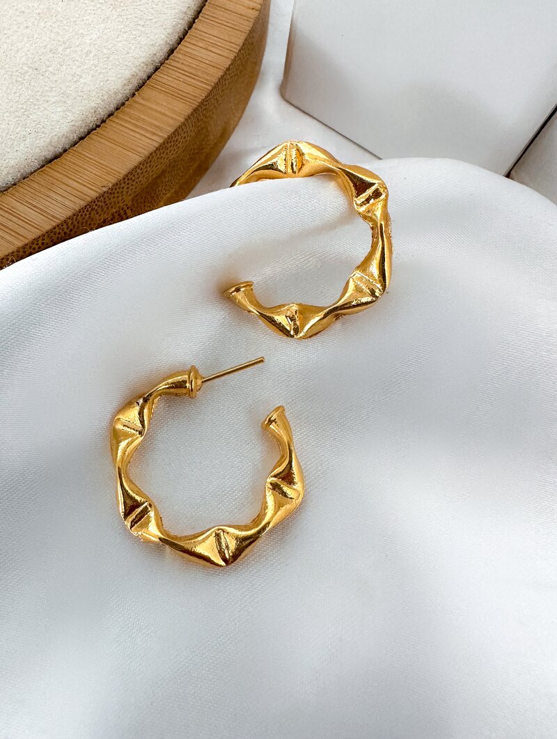 Brinco Folheado a Ouro 18K Argolinha Martelada