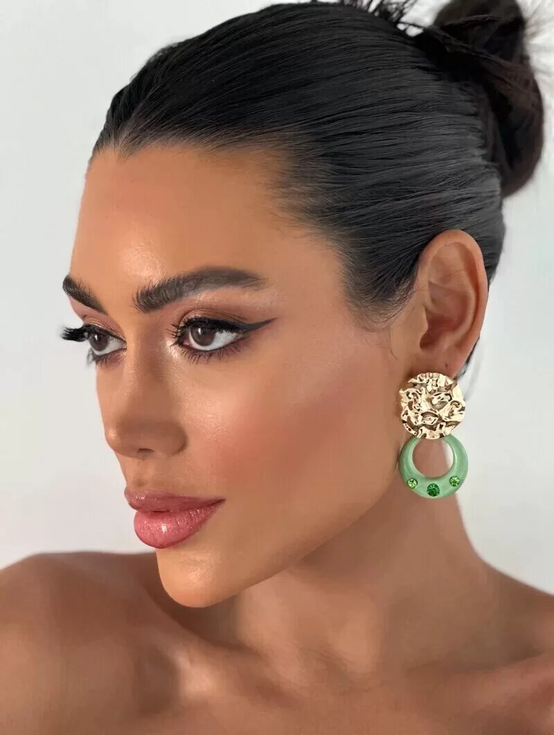 Brinco Folheado a Ouro 18k Botton Martelado com Argola