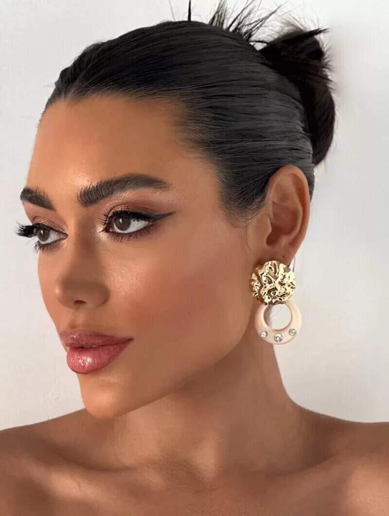 Brinco Folheado a Ouro 18k Botton Martelado com Argola