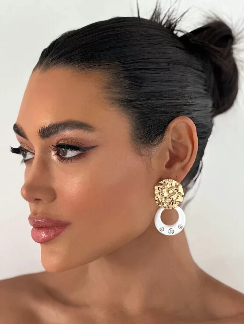 Brinco Folheado a Ouro 18k Botton Martelado com Argola