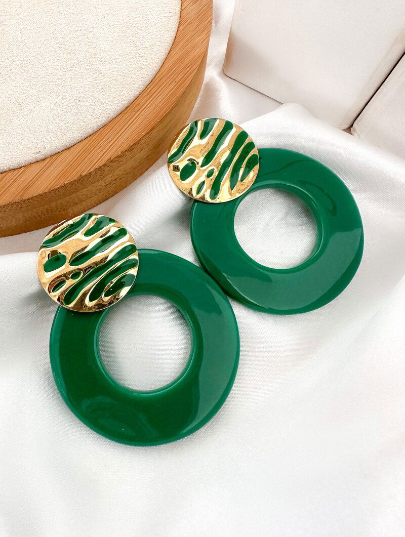 Brinco Folheado a Ouro 18k Botton Martelado com Argola Lisa