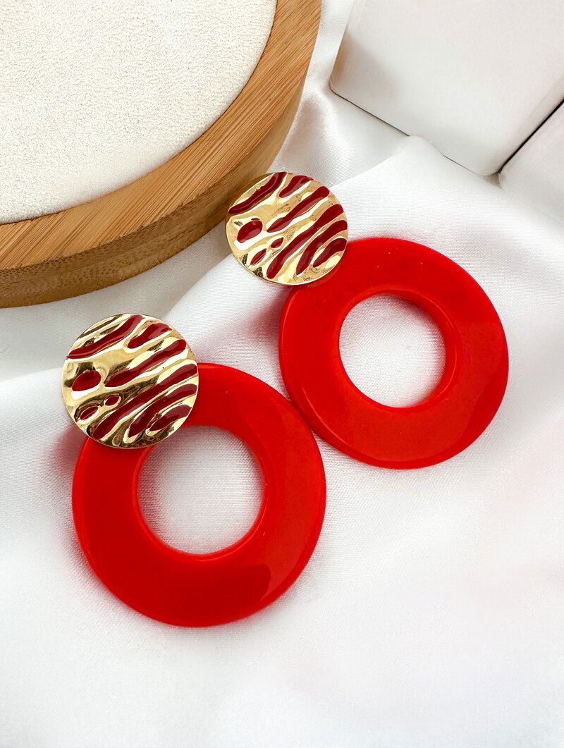 Brinco Folheado a Ouro 18k Botton Martelado com Argola Lisa