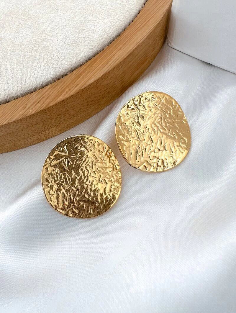 Brinco Folheado a Ouro 18k Botton Martelado Texturizado