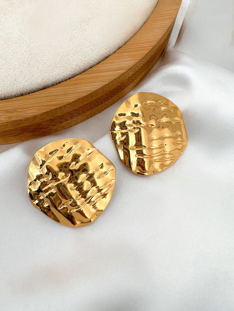 Brinco Folheado a Ouro 18k Botton Martelado Texturizado