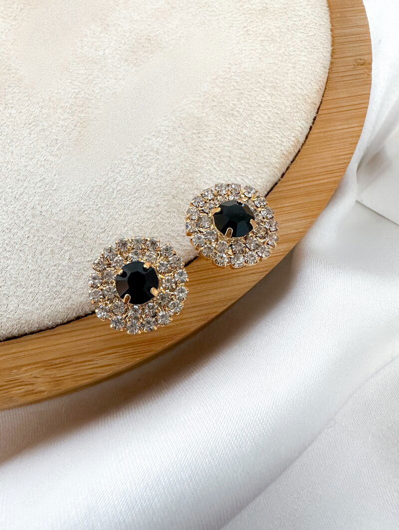 Brinco Folheado a Ouro 18k Botton Minimalista Cravejado