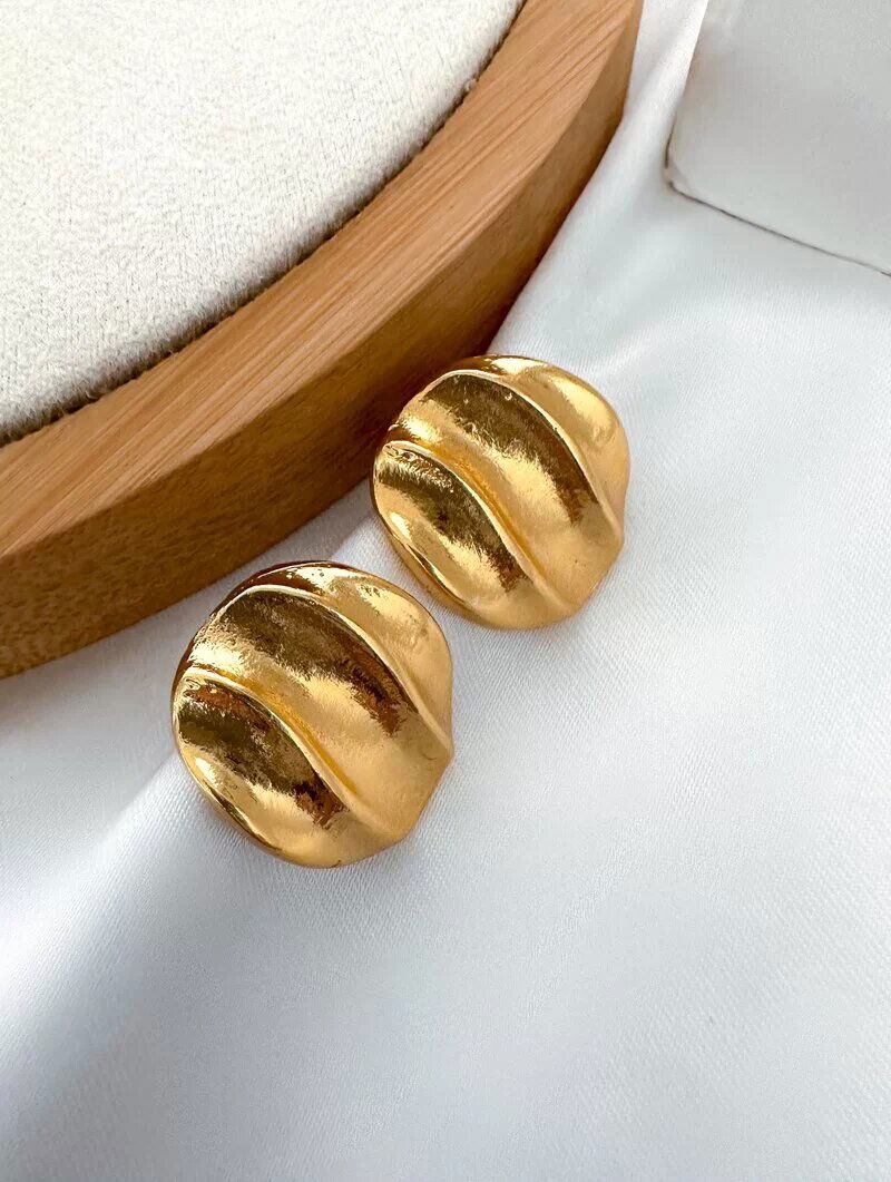 Brinco Folheado a Ouro 18k Botton Ondulado