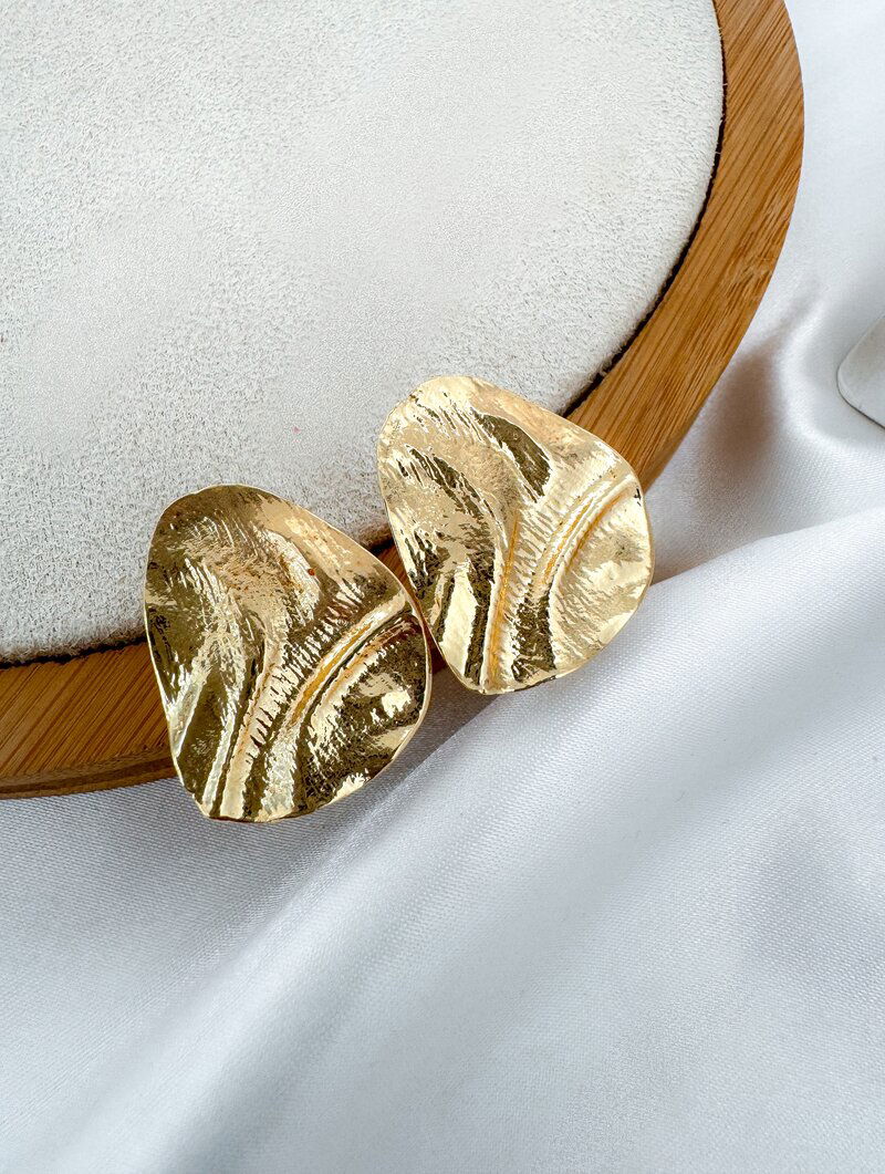 Brinco Folheado a Ouro 18k Botton Oval Martelado