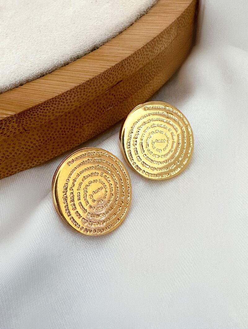 Brinco Folheado a Ouro 18K Botton Pai Nosso.