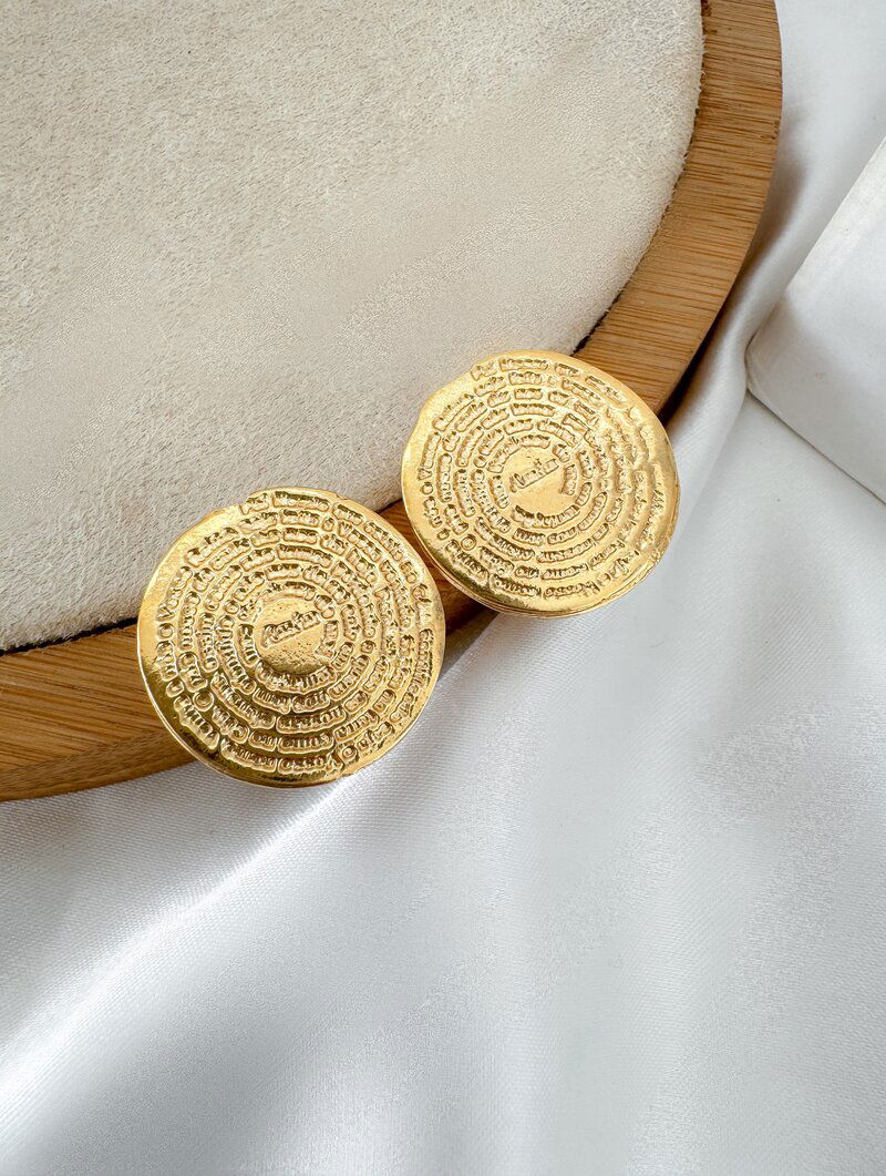 Brinco Folheado a Ouro 18k Botton Pai Nosso