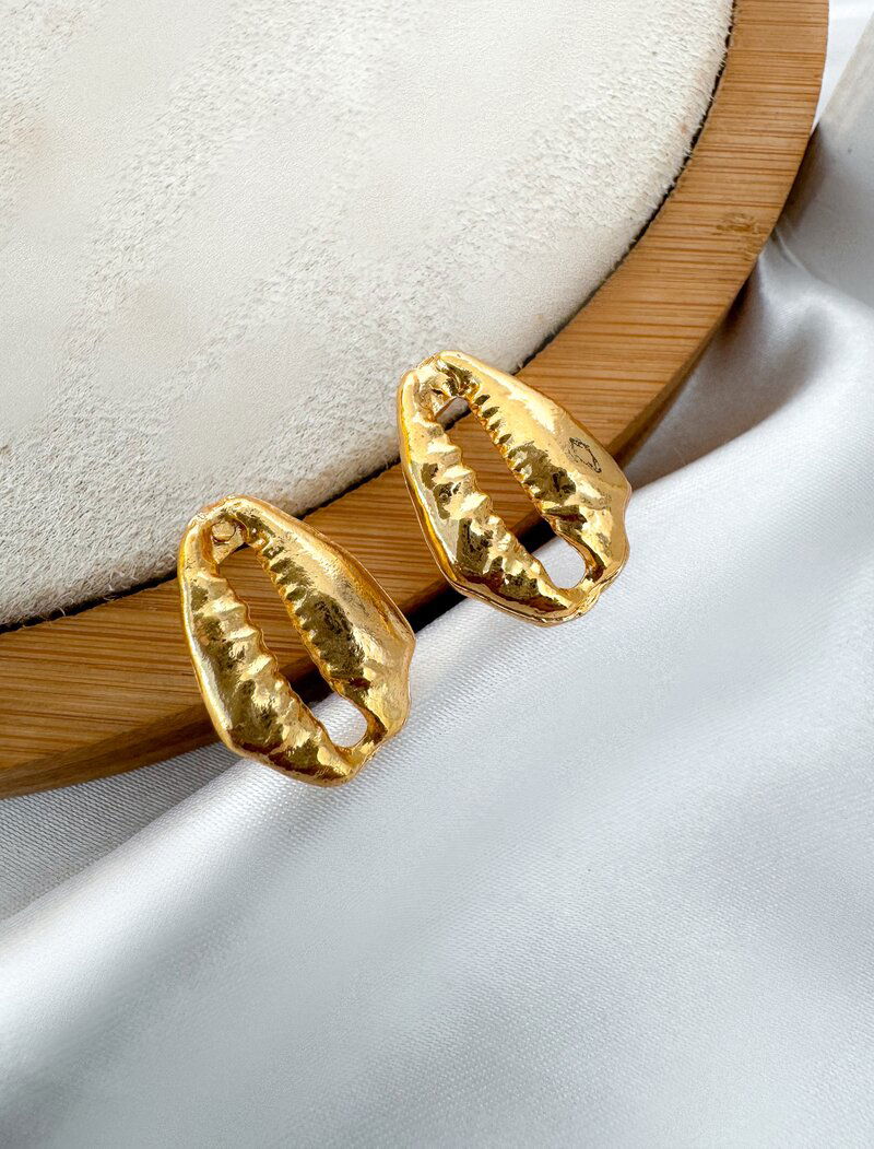 Brinco Folheado a Ouro 18k Búzio