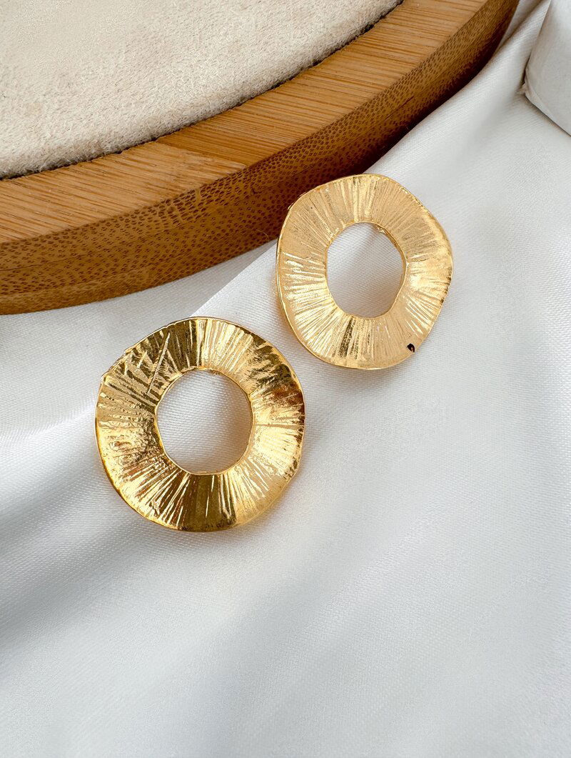 Brinco Folheado a Ouro 18k Circulo Martelado