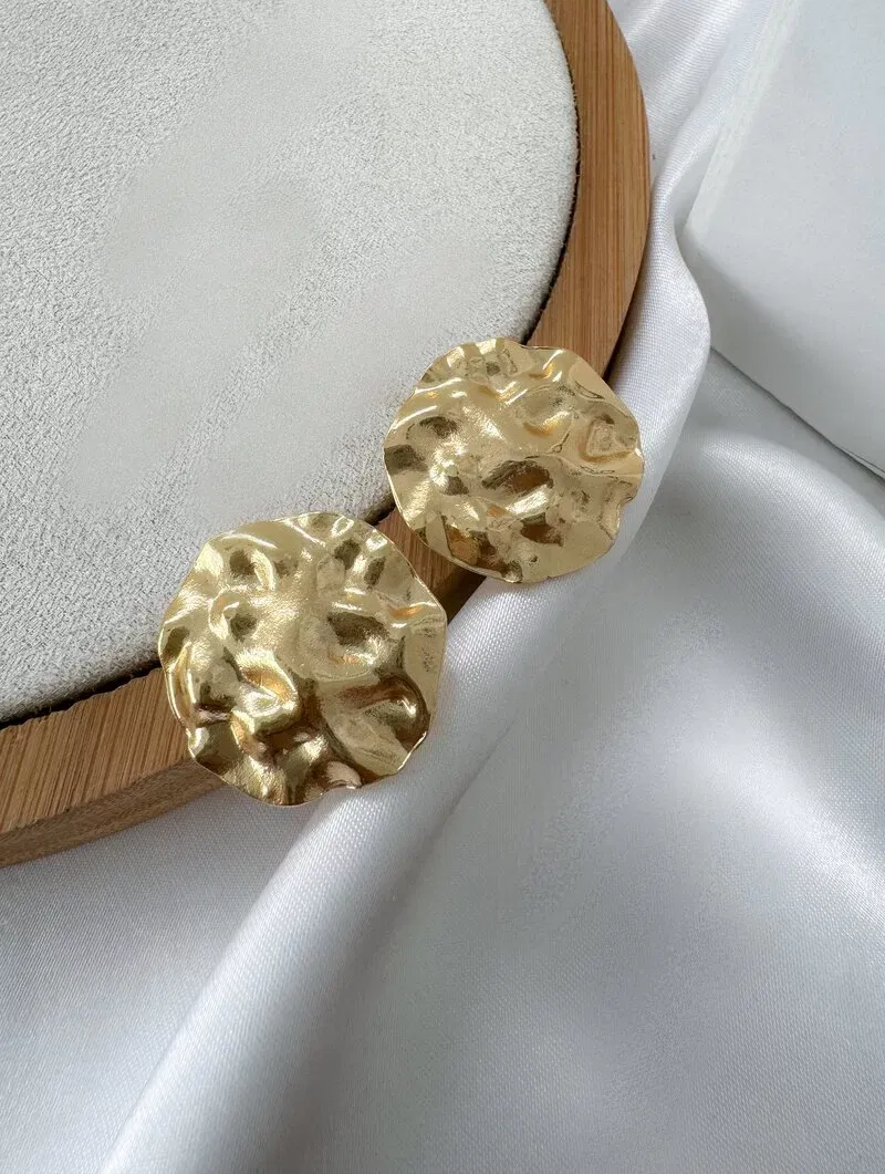 Brinco Folheado a Ouro 18k Circulo Martelado