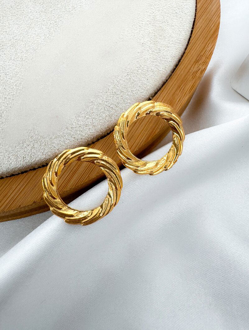 Brinco Folheado a Ouro 18k Circulo Vazado Texturizado
