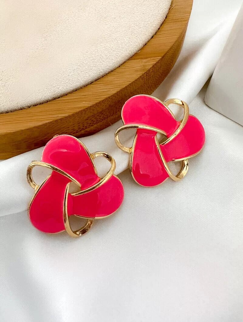 Brinco Folheado a Ouro 18k com Resina e Detalhes Vazados