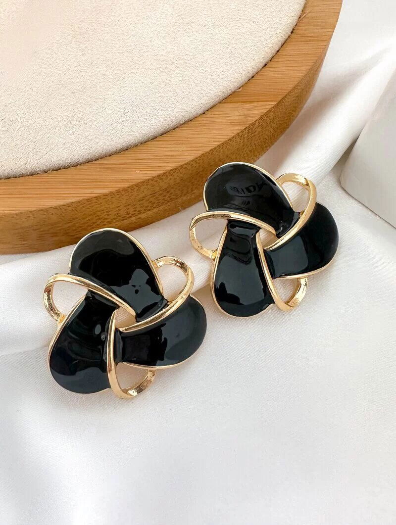 Brinco Folheado a Ouro 18k com Resina e Detalhes Vazados