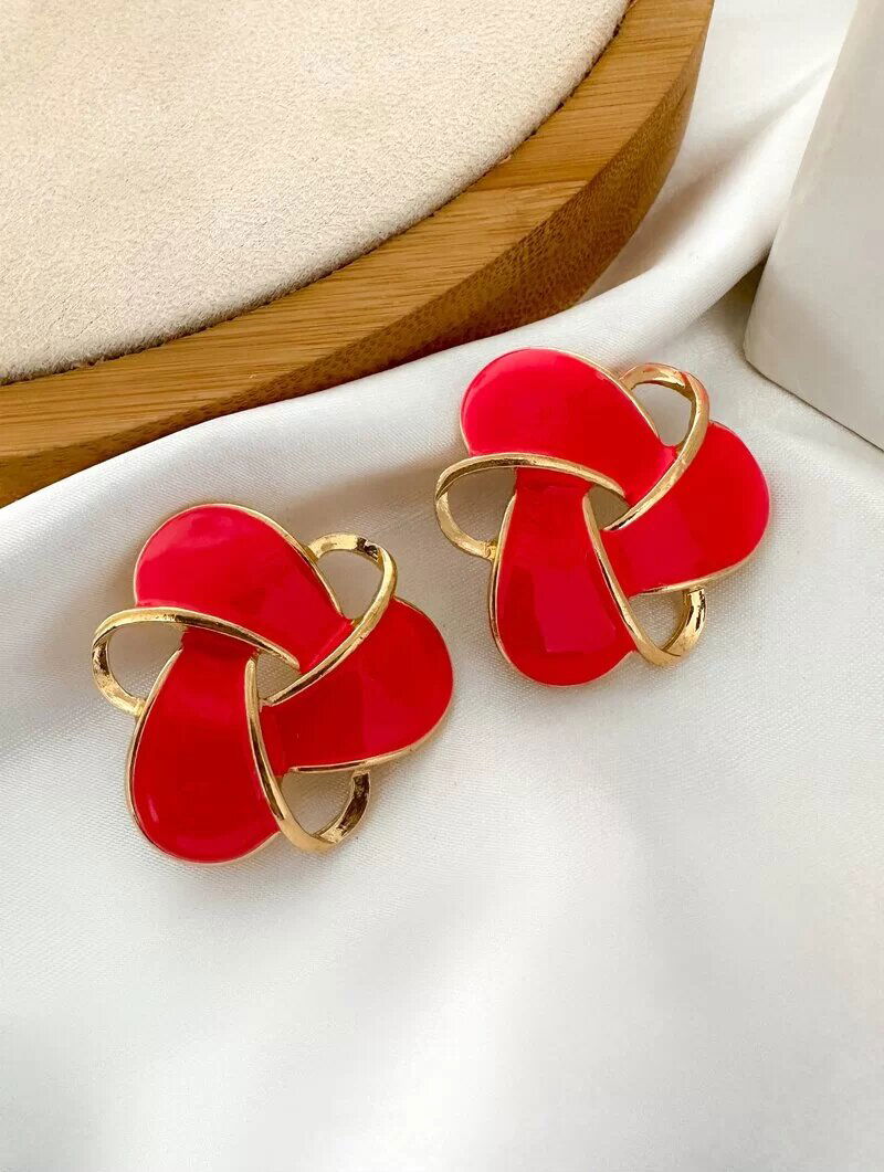 Brinco Folheado a Ouro 18k com Resina e Detalhes Vazados