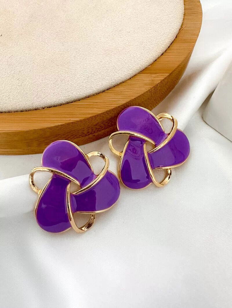 Brinco Folheado a Ouro 18k com Resina e Detalhes Vazados