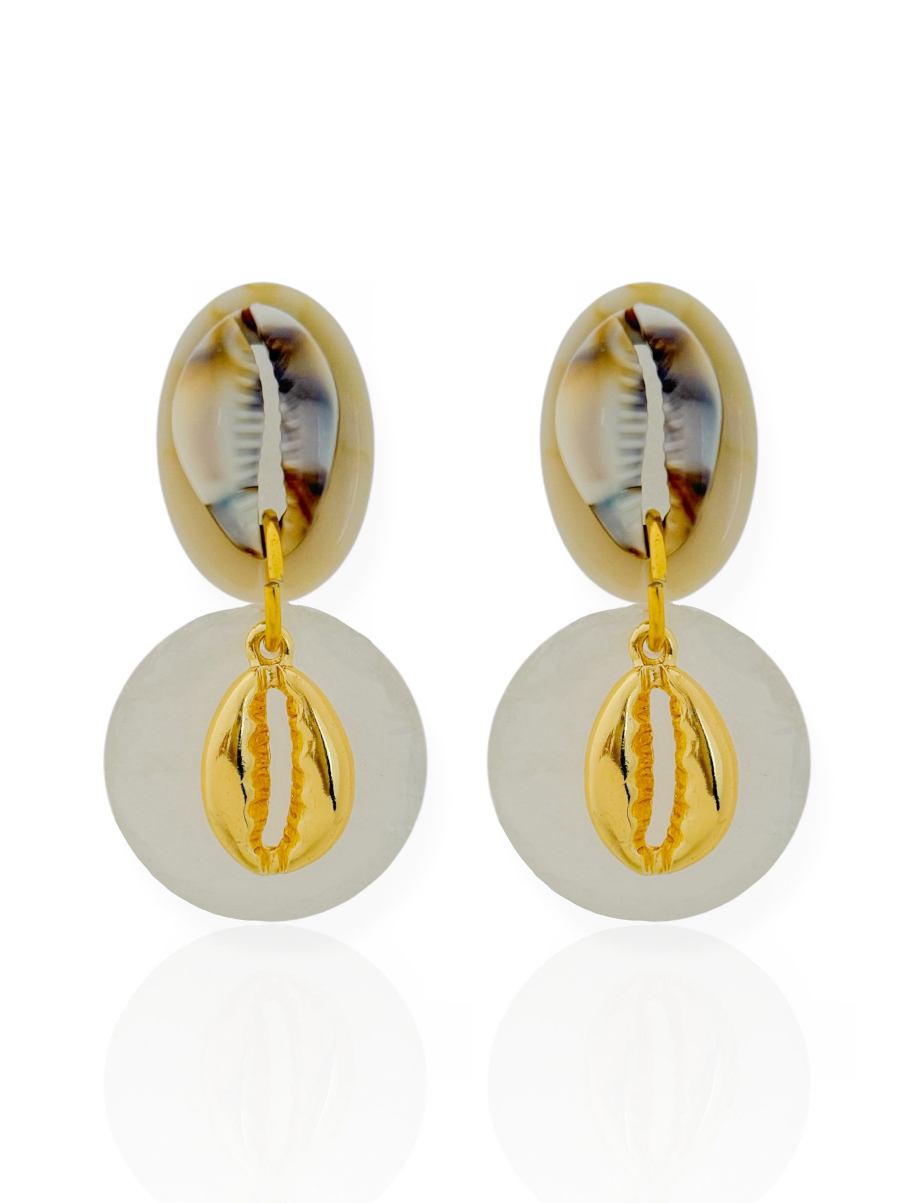 Brinco Folheado a Ouro 18k Concha com Buzios