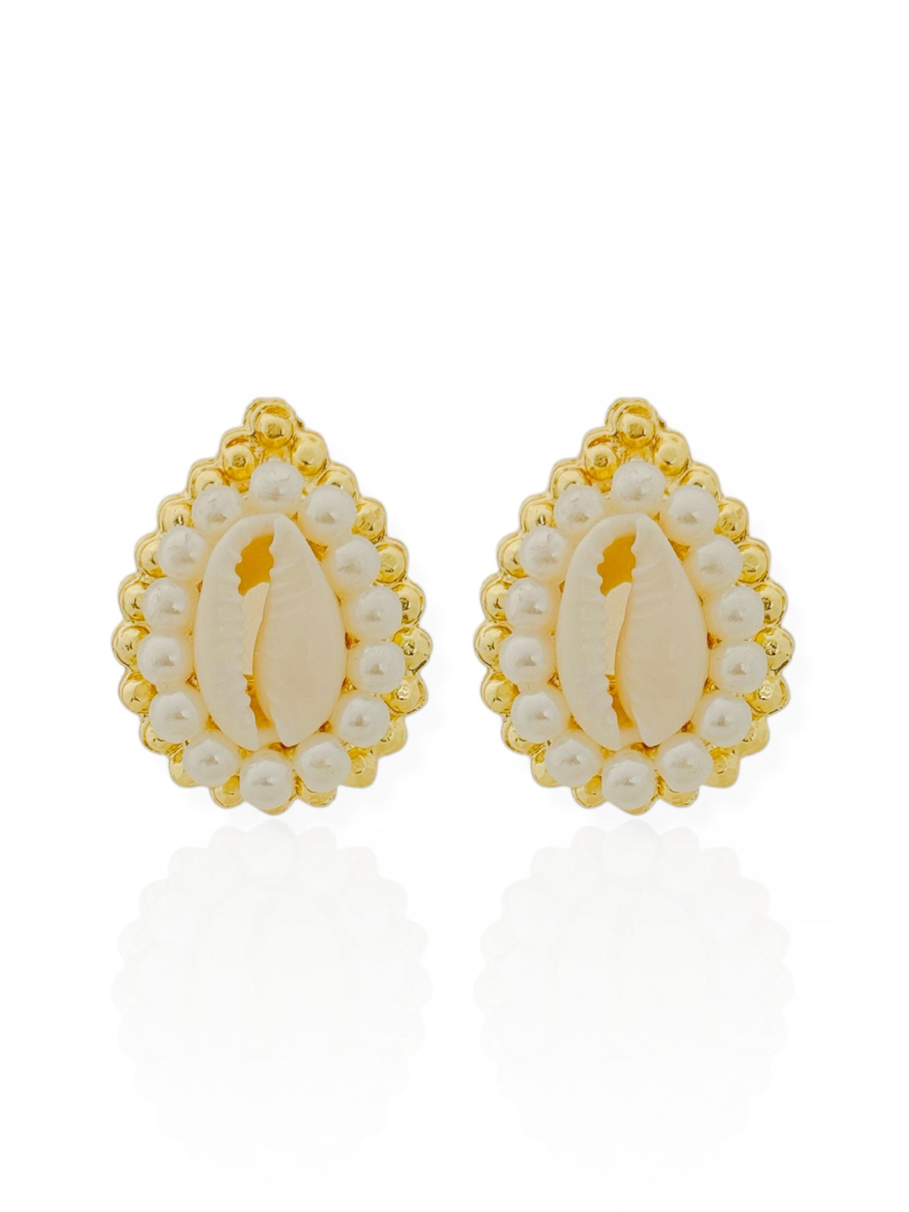 Brinco Folheado a Ouro 18k Concha com Perolas