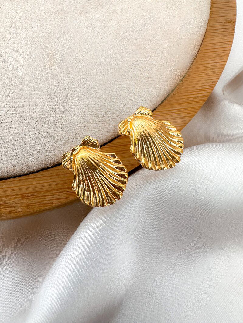 Brinco Folheado a Ouro 18K Concha do Mar.