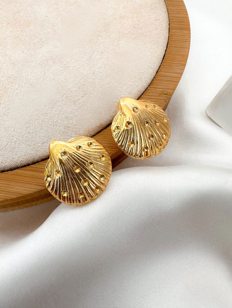 Brinco Folheado a Ouro 18k Concha Texturizada