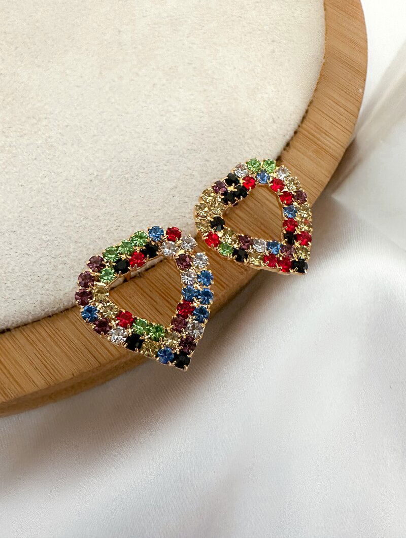 Brinco Folheado a Ouro 18K Coração Cravejado.