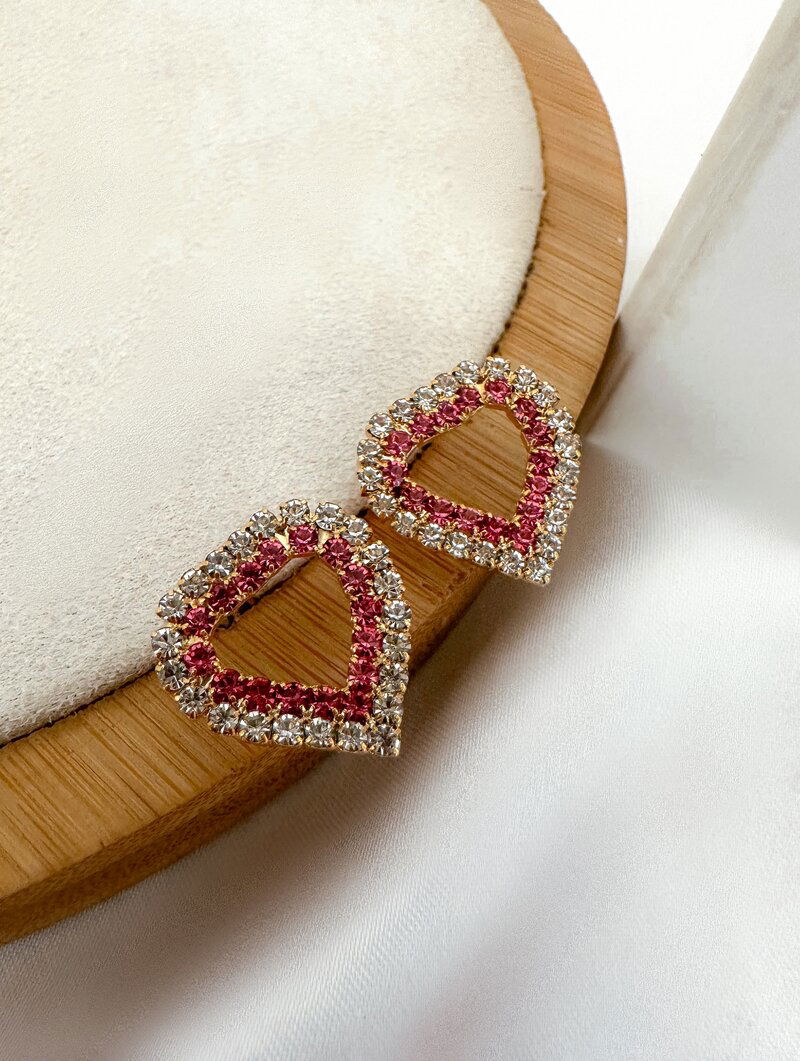 Brinco Folheado a Ouro 18K Coração Cravejado.