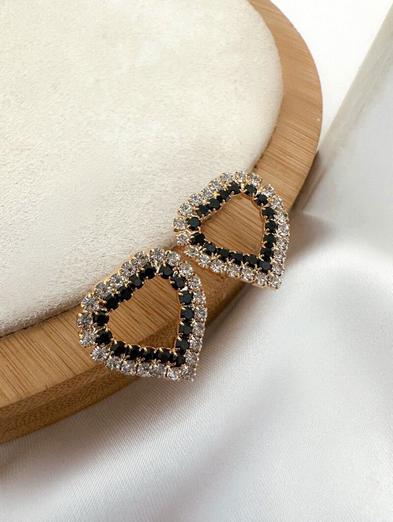 Brinco Folheado a Ouro 18K Coração Cravejado.