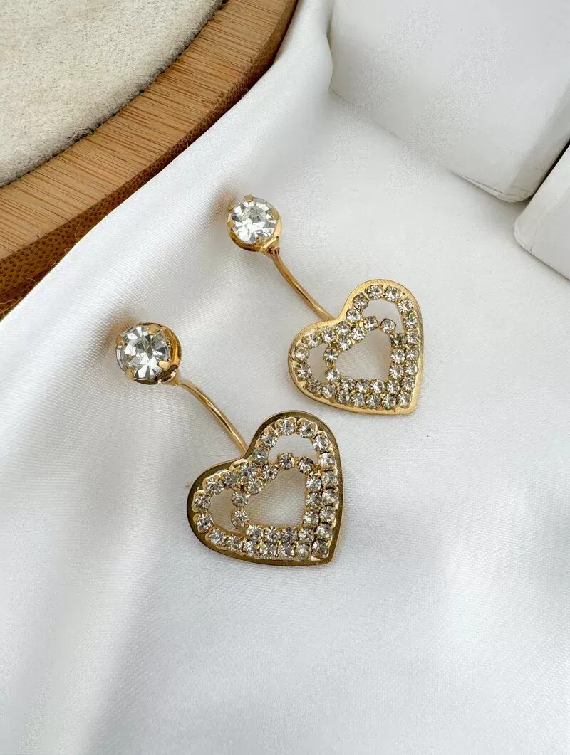 Brinco Folheado a Ouro 18k Coração Cravejado com Ponteira de Zircônia