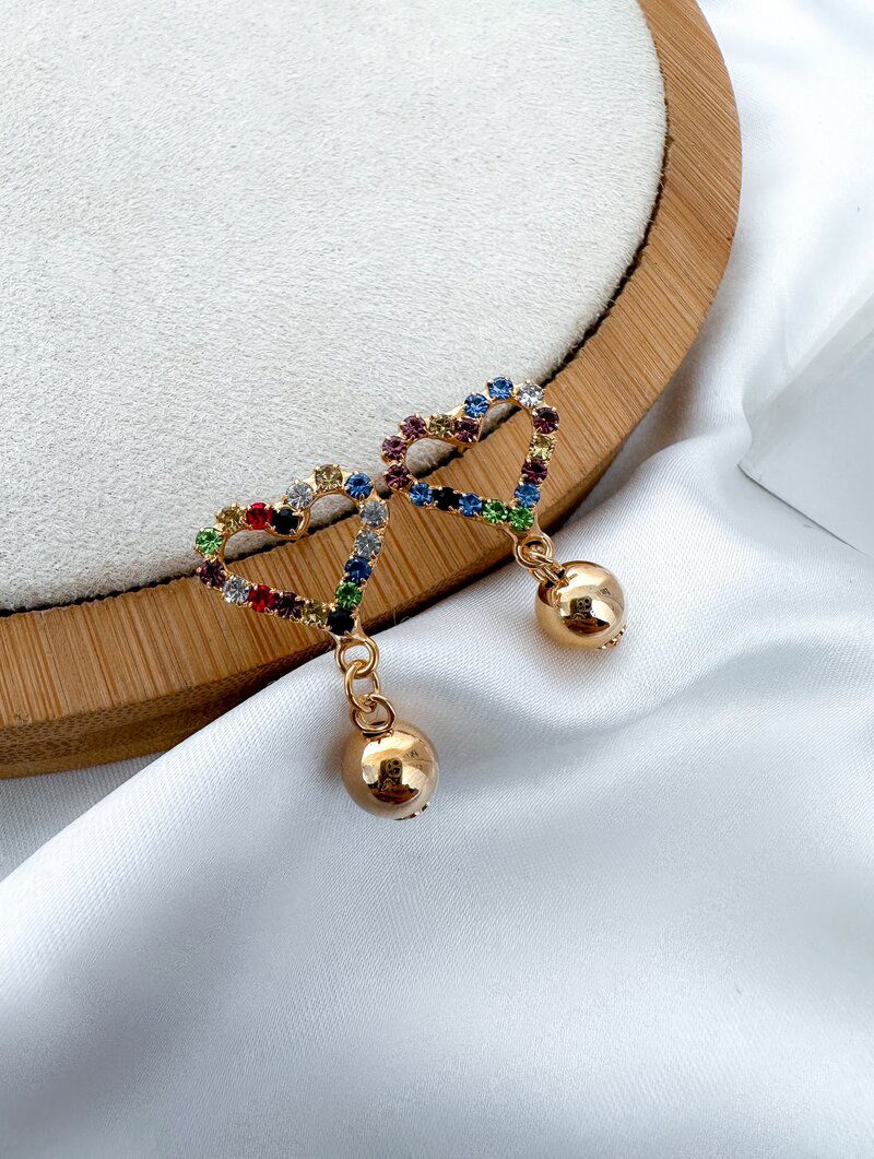 Brinco Folheado a Ouro 18K Coração e Esfera