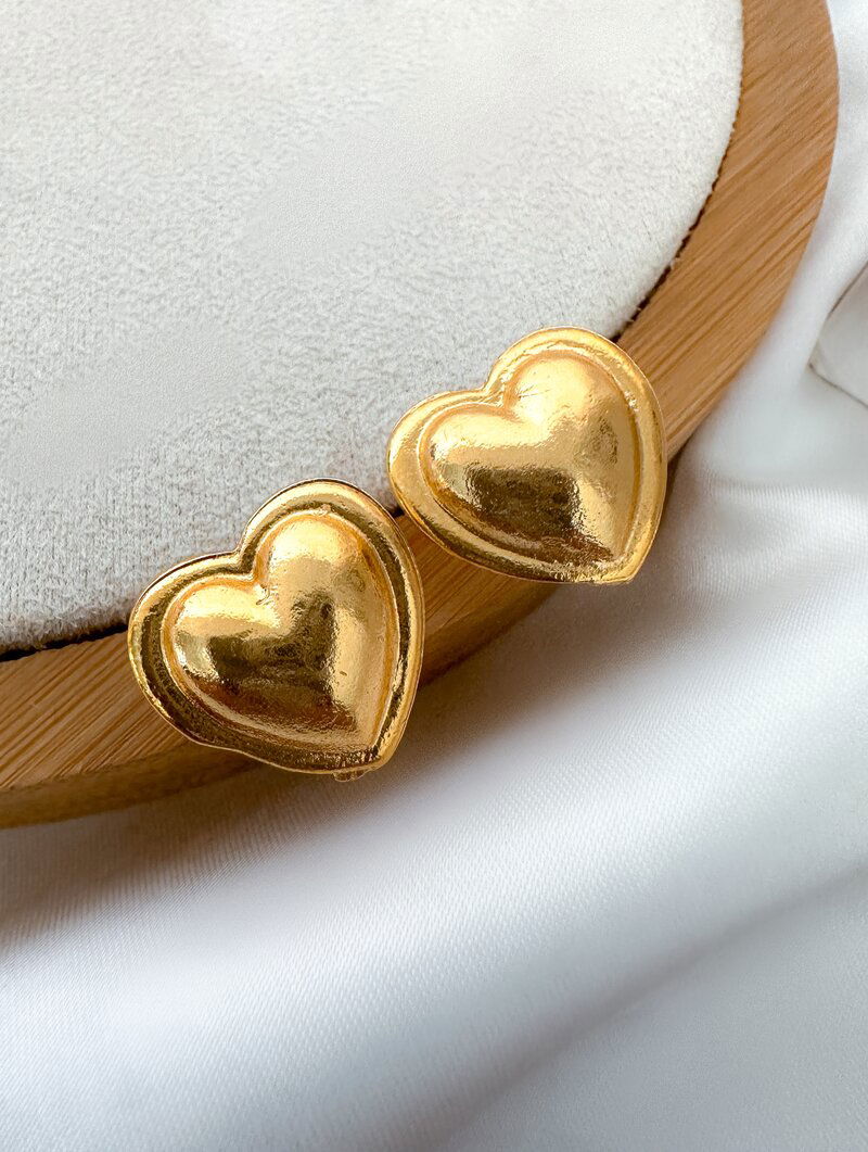 Brinco Folheado a Ouro 18k Coração Liso com Borda