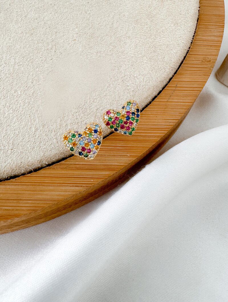 Brinco Folheado a Ouro 18k Coração Minimalista Cravejado