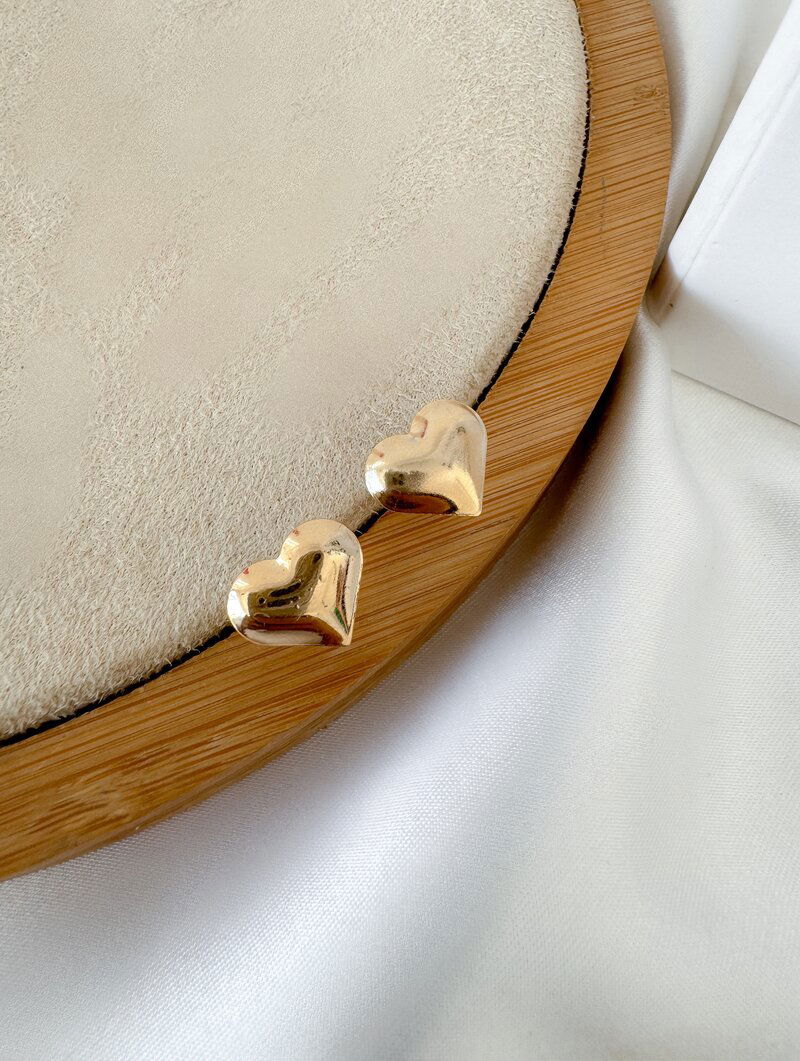 Brinco Folheado a Ouro 18k Coração Minimalista Liso