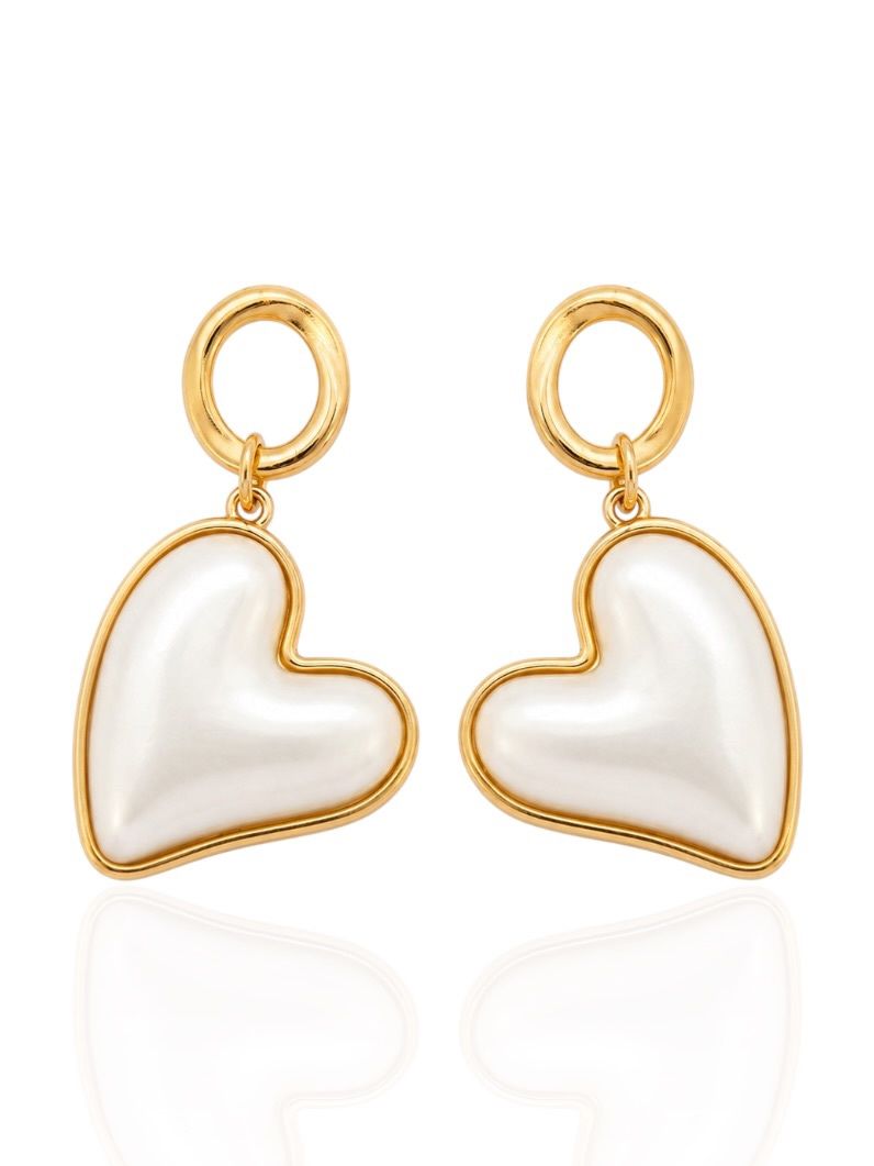Brinco Folheado a Ouro 18k Coração Pérola