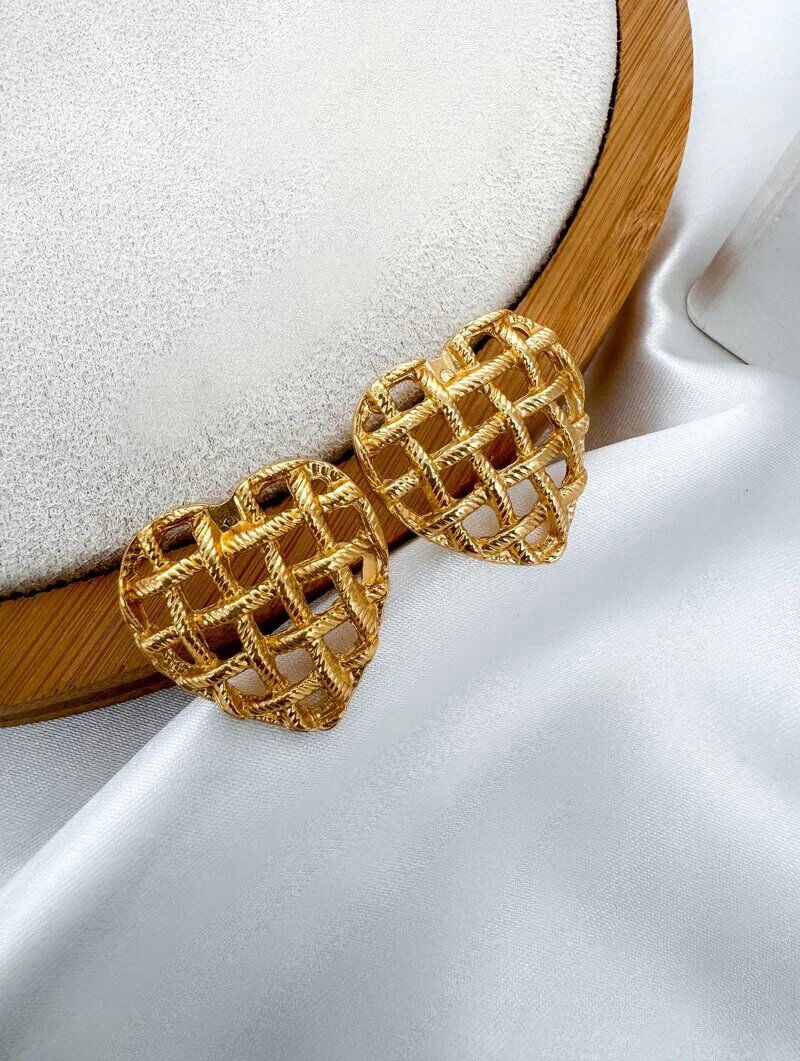 Brinco Folheado a Ouro 18k Coração Quadriculado