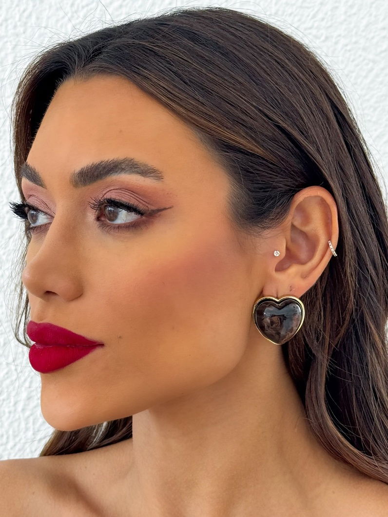 Brinco Folheado a Ouro 18k Coração Resinado