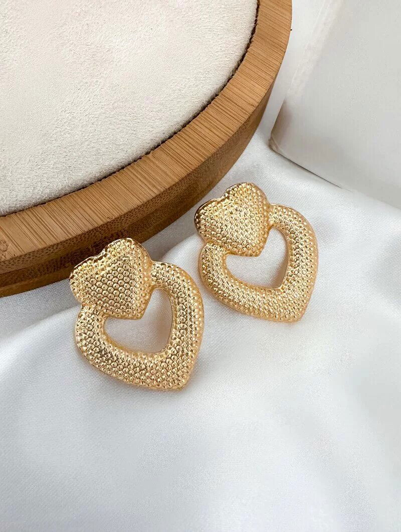 Brinco Folheado a Ouro 18k Corações Texturizados