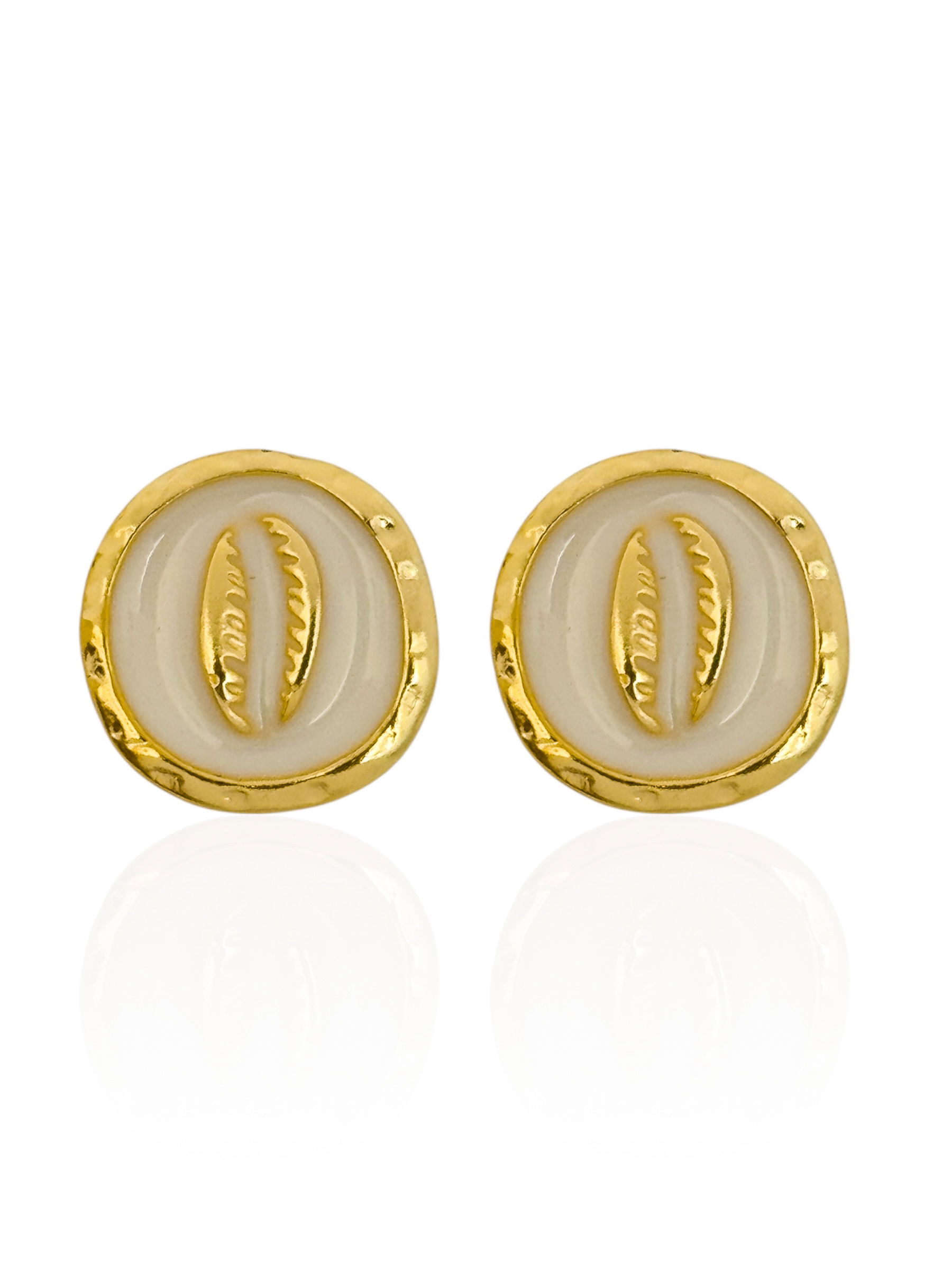 Brinco Folheado a Ouro 18k Design Búzios Resinada