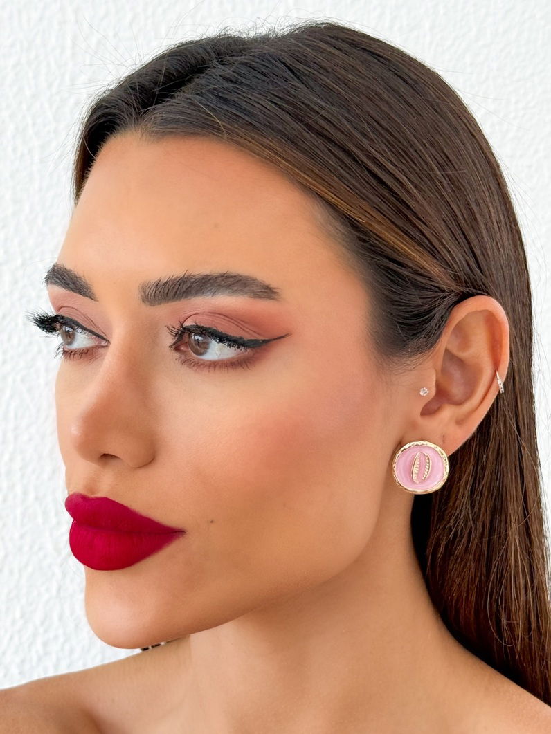 Brinco Folheado a Ouro 18k Design Búzios Resinada