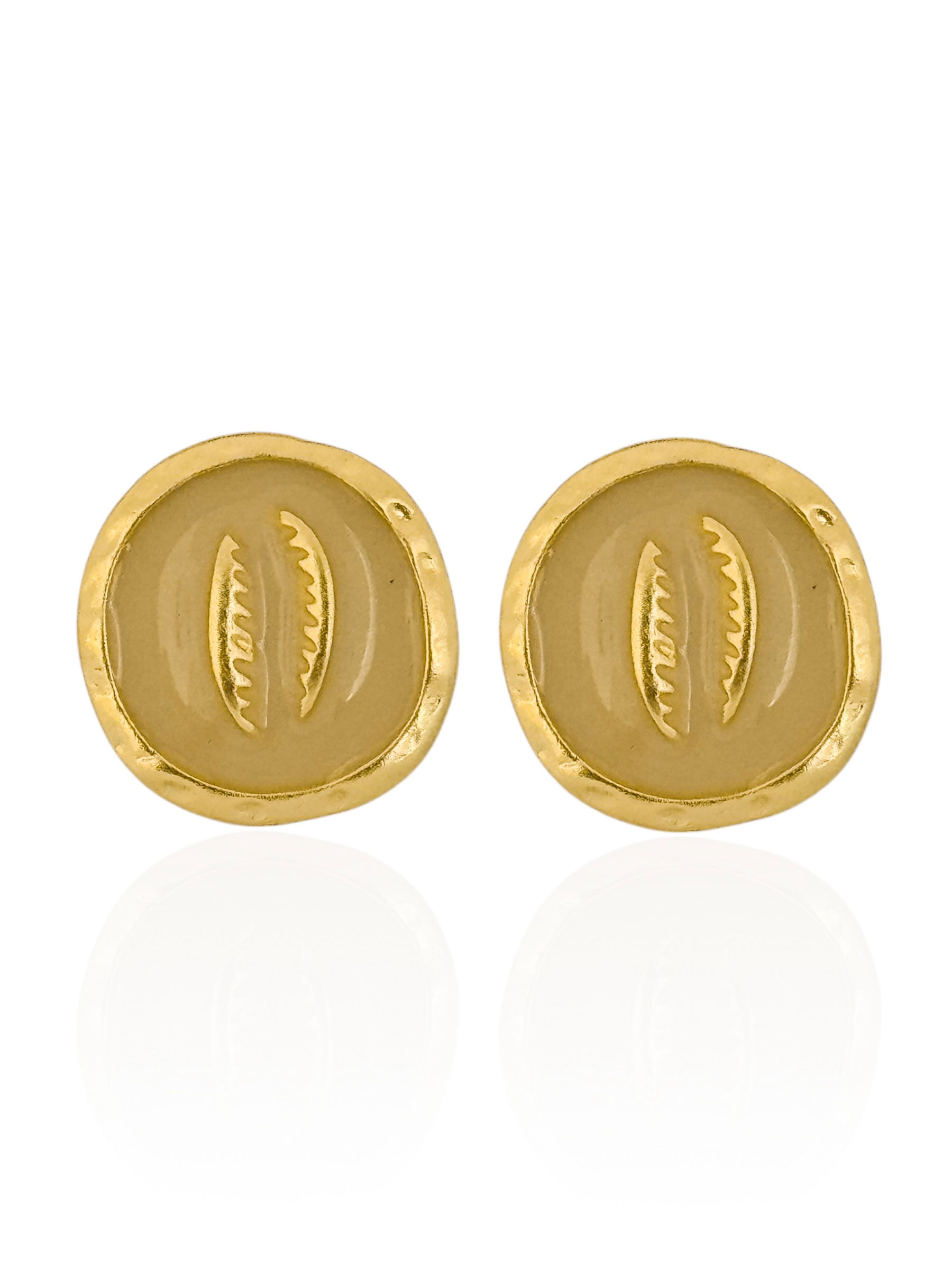 Brinco Folheado a Ouro 18k Design Búzios Resinada