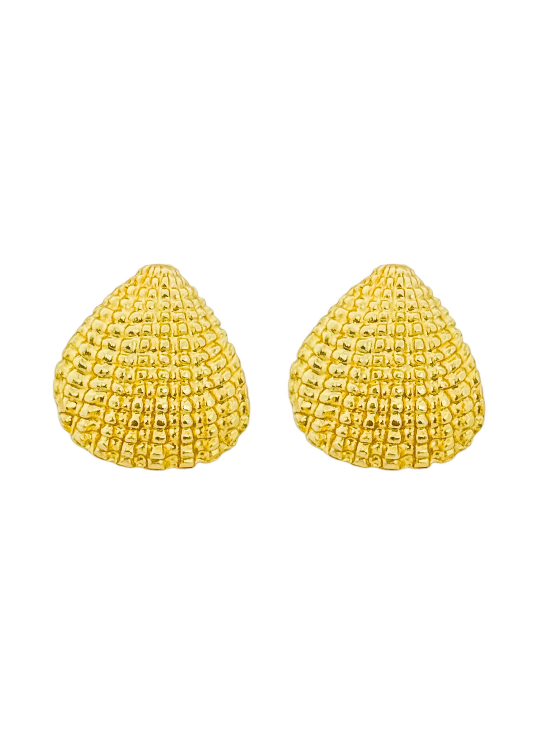 Brinco Folheado a Ouro 18k Design Concha de Esferas