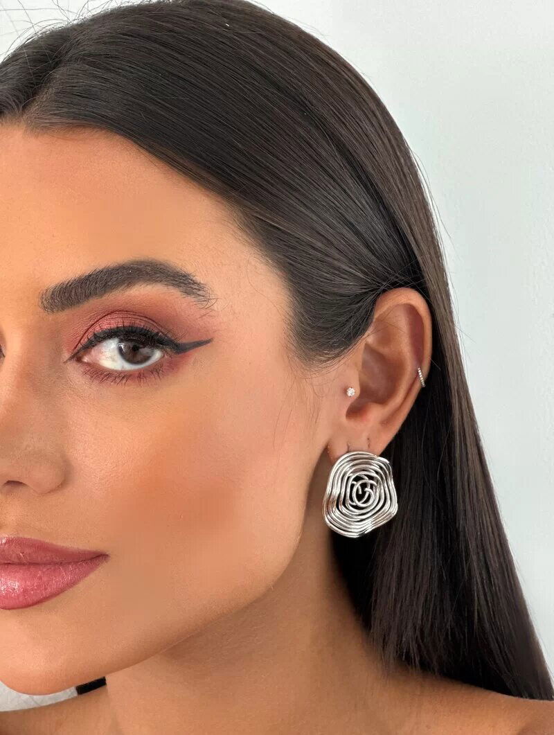 Brinco Folheado a Ouro 18K Design Espiral