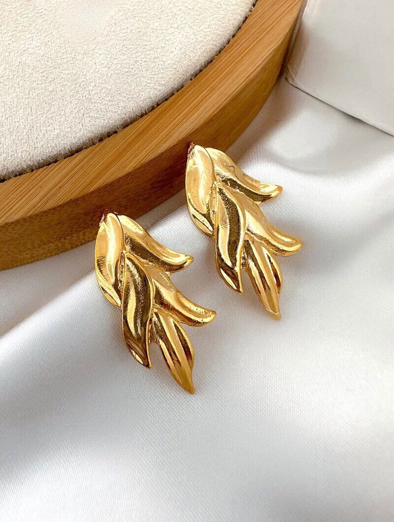 Brinco Folheado a Ouro 18k Design Folha