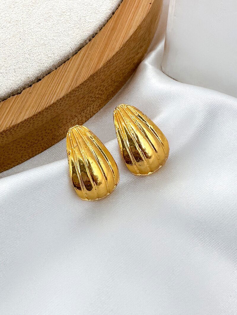 Brinco Folheado a Ouro 18k Desing Concha